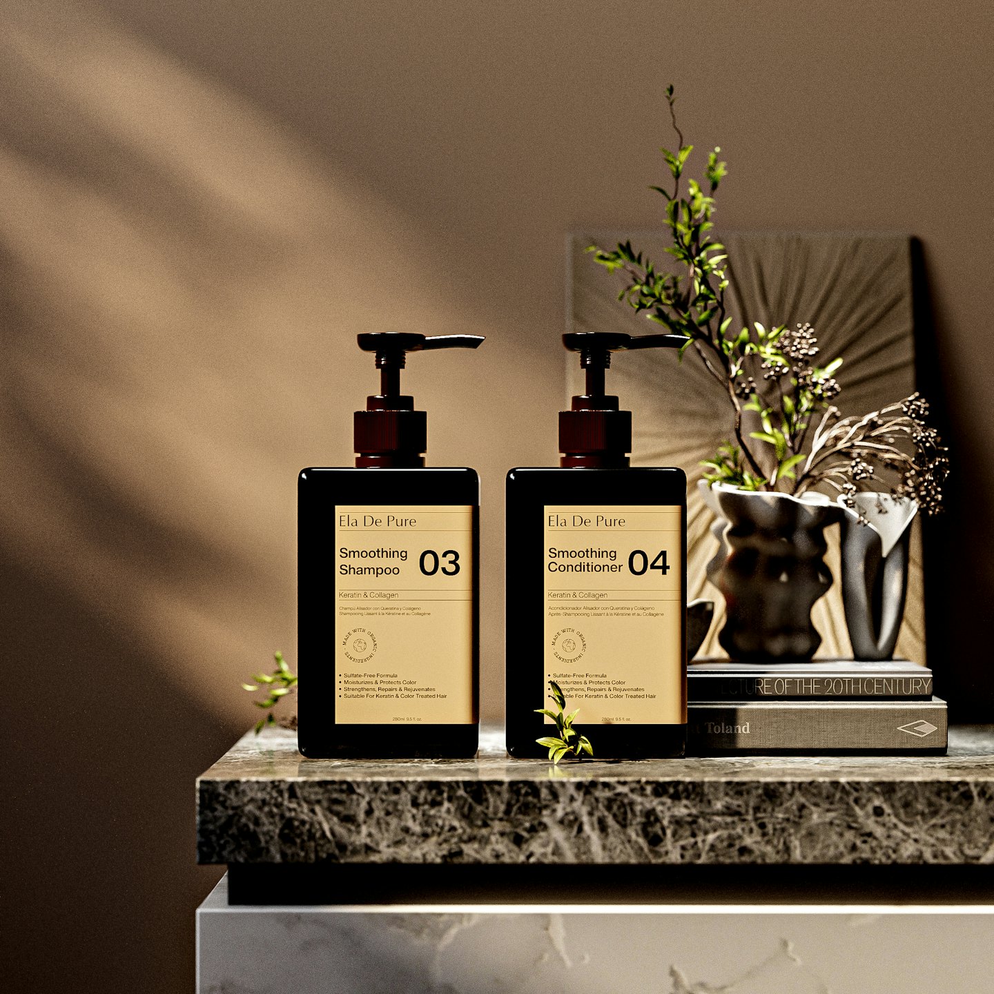 Zwei Ela De Pure Shampoo- und Conditioner-Flaschen auf einer Arbeitsplatte.